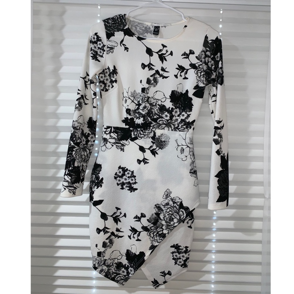 Windsor B&W Long Sleeve Floral Wrap Dress